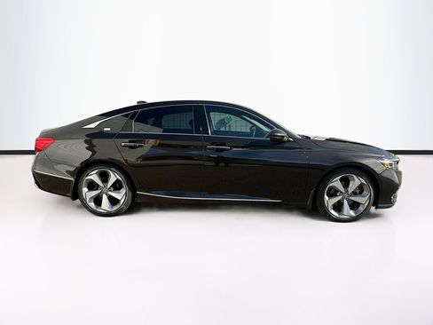 Used 2018 Honda Accord Touring image 10