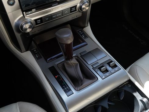 Used 2019 Lexus GX 460 Premium w/ Premium Package AWD/4WD image 17