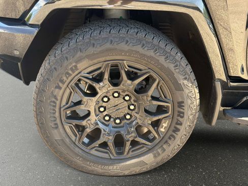 Used 2024 GMC Hummer EV 2X AWD/4WD image 10