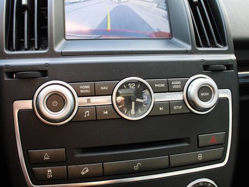 Used 2014 Land Rover LR2 HSE image 28