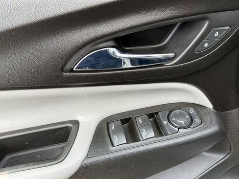 Used 2021 Chevrolet Equinox LS w/ LS Convenience Package image 9