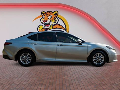 Used 2025 Toyota Camry LE w/ Convenience Package FWD image 4