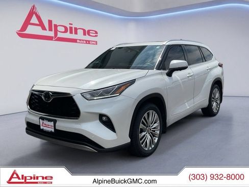 Used 2025 Toyota Highlander Platinum AWD/4WD image 1