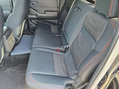 Used 2022 Nissan Frontier PRO-4X image 10