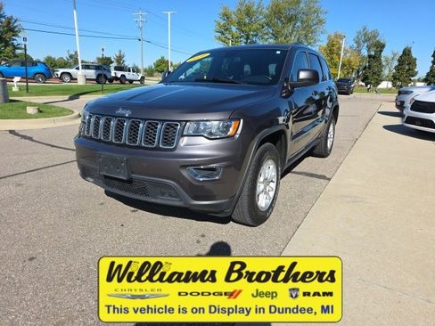 Used 2020 Jeep Grand Cherokee Laredo image 1