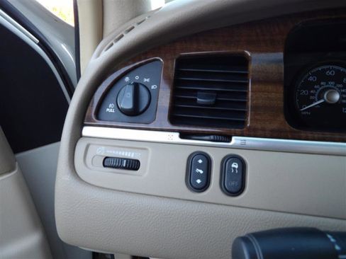 Used 2007 Lincoln Town Car Designer Series image 34