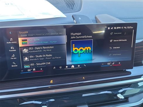 New 2026 BMW X6 xDrive40i w/ Climate Comfort Package image 27