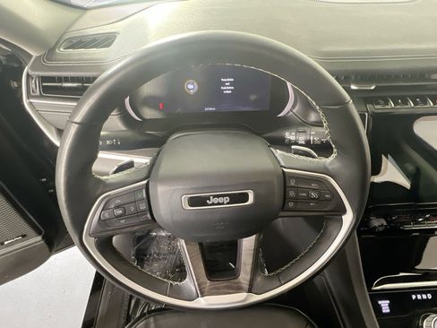 Used 2022 Jeep Grand Cherokee L Limited AWD/4WD image 11