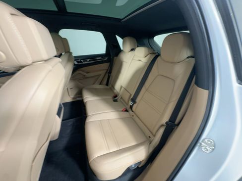 Used 2023 Porsche Cayenne image 16