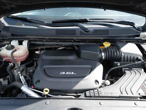 Used 2017 Chrysler Pacifica Touring FWD image 31