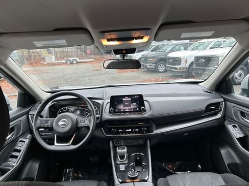 Used 2024 Nissan Rogue SV image 25