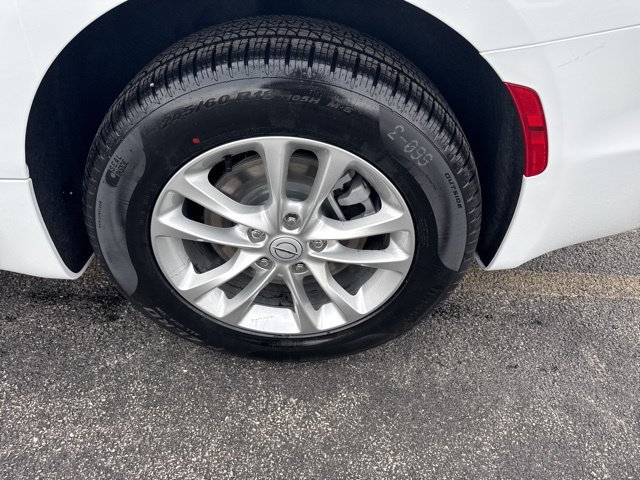 New 2026 Chrysler Pacifica Select AWD/4WD image 4