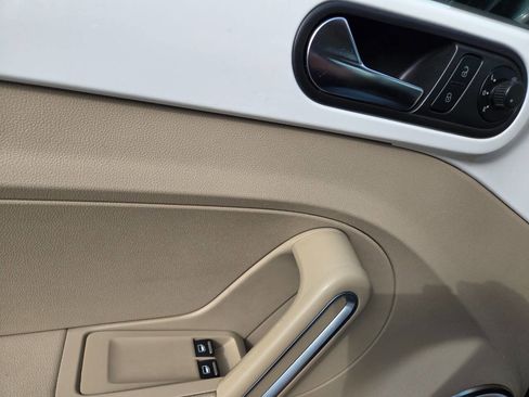 Used 2014 Volkswagen Beetle 2.5 FWD image 9