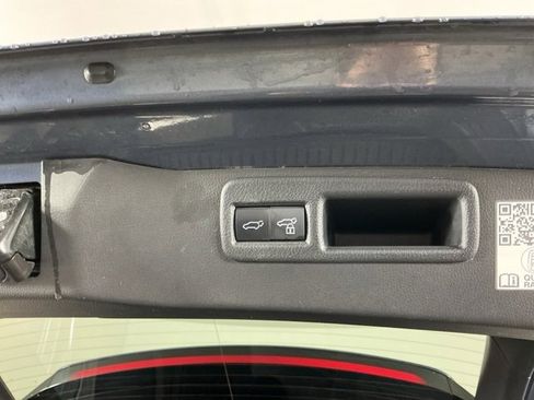 Used 2021 Toyota Venza Limited w/ Advanced Technology Package image 31