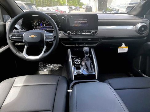 New 2025 Chevrolet Colorado LT w/ LT Convenience Package image 12