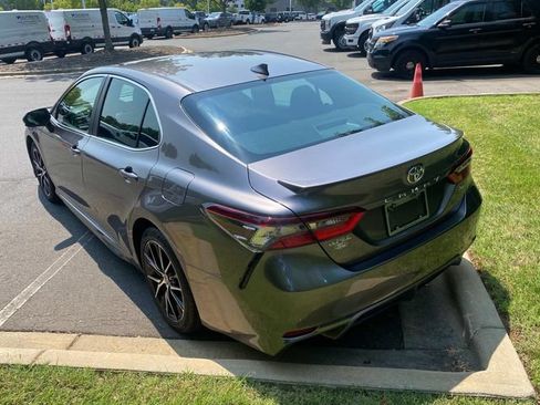 Used 2021 Toyota Camry SE FWD image 29