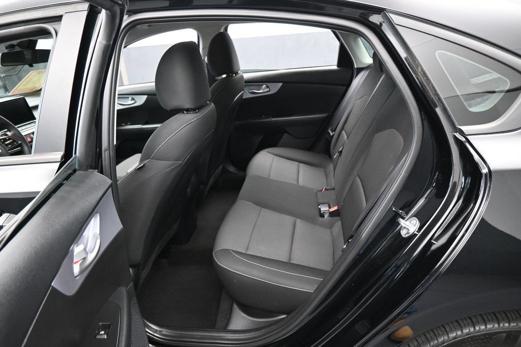 Used 2024 Kia Forte LXS w/ LXS Technology Package FWD image 27