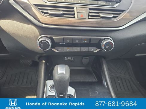 Used 2024 Nissan Altima 2.5 SV FWD image 15