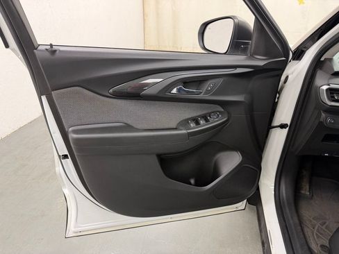 Used 2021 Chevrolet TrailBlazer LS FWD image 16