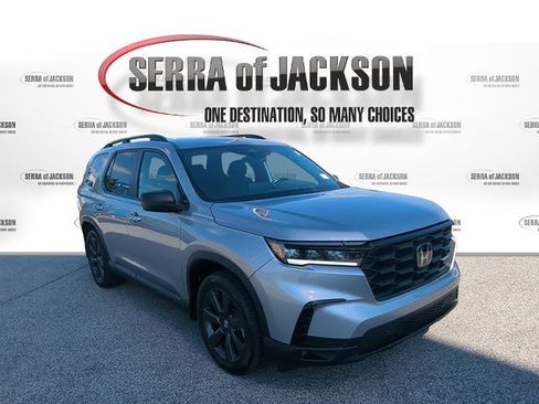 Used 2025 Honda Pilot Sport image 2