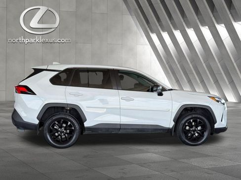 Used 2023 Toyota RAV4 LE FWD image 4