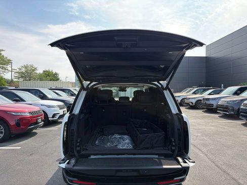 Used 2025 Land Rover Range Rover Long Wheelbase Autobiography AWD/4WD image 13