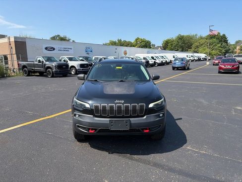 Used 2019 Jeep Cherokee Trailhawk AWD/4WD image 2