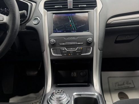 Used 2020 Ford Fusion SE FWD image 13