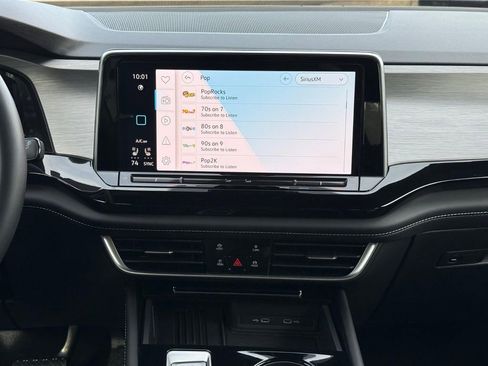 Certified 2025 Volkswagen Atlas Cross Sport SE image 12