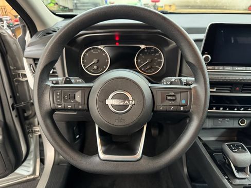 Used 2024 Nissan Rogue SV AWD/4WD image 18