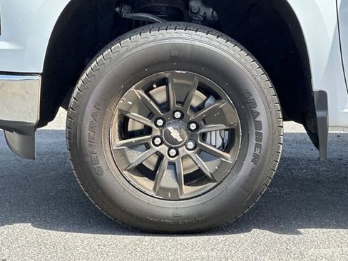 Used 2022 Chevrolet Silverado 1500 LT AWD/4WD image 23