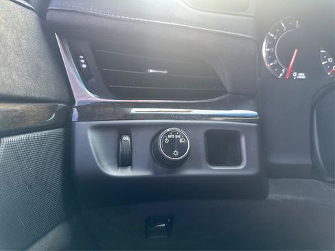 Used 2016 Cadillac Escalade Platinum RWD image 18