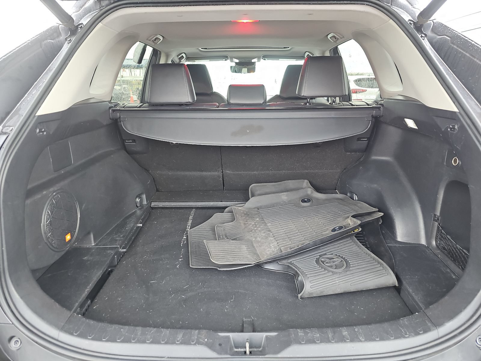 Used 2020 Toyota RAV4 Limited FWD image 7