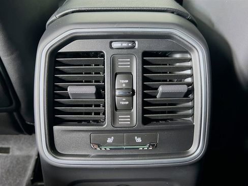 New 2026 Porsche Macan image 27