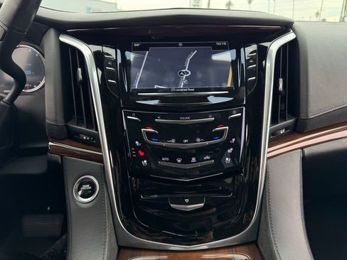 Used 2020 Cadillac Escalade ESV Luxury image 9