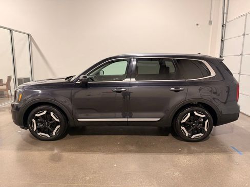 Used 2025 Kia Telluride S image 8