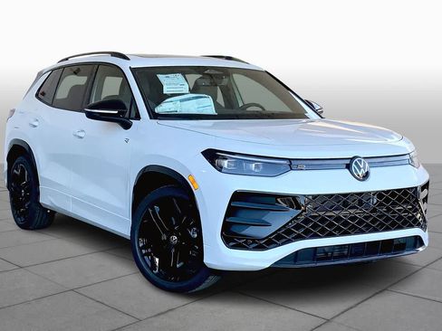 Used 2026 Volkswagen Tiguan SE R-Line FWD image 2