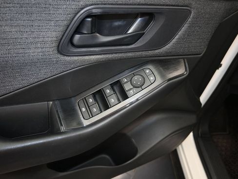 Used 2023 Nissan Rogue S FWD image 11
