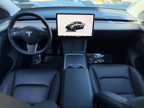 Used 2023 Tesla Model Y Long Range image 40