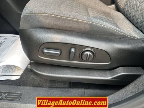 Used 2022 Chevrolet Equinox LT w/ Driver Convenience Package AWD/4WD image 16