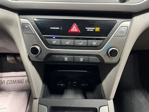 Used 2017 Hyundai Elantra SE FWD image 26