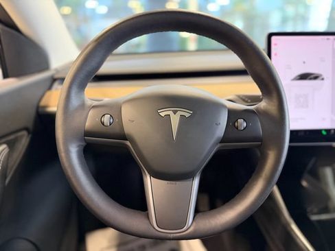 Used 2021 Tesla Model Y Long Range AWD/4WD image 14