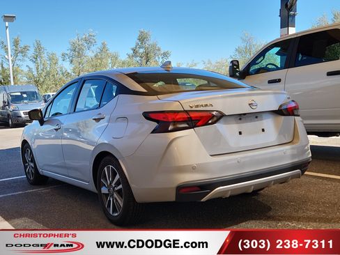 Used 2021 Nissan Versa SV FWD image 5
