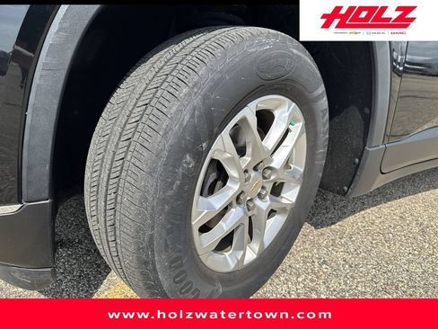 Certified 2019 Chevrolet Traverse LT FWD image 3
