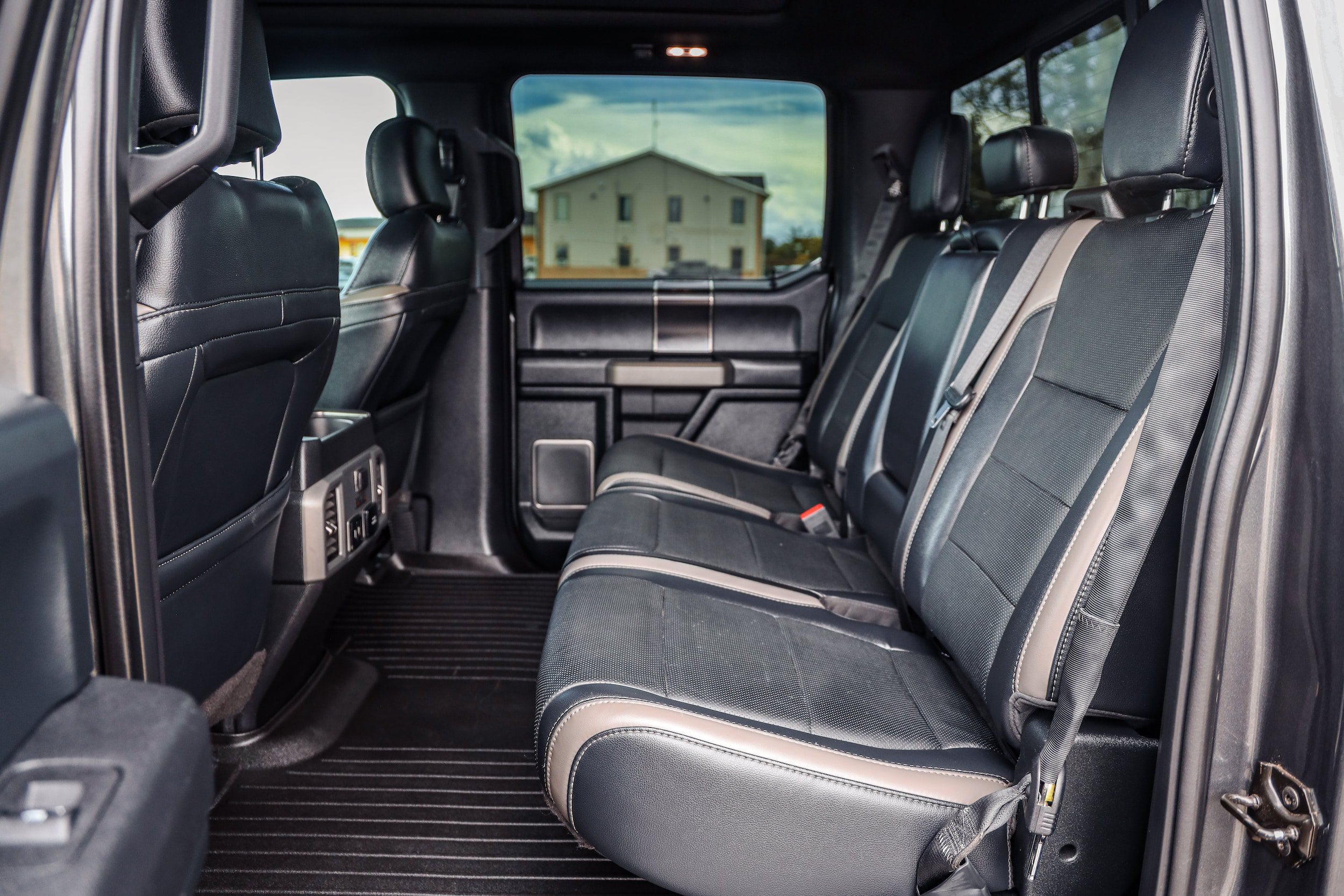 Used 2018 Ford F150 Raptor w/ Equipment Group 802A Luxury AWD/4WD image 14