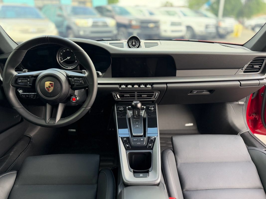 Used 2024 Porsche 911 Carrera RWD image 10