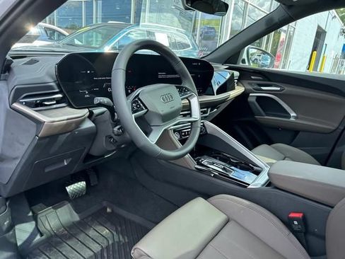 Used 2025 Audi Q5 Premium Plus w/ Premium Plus AWD/4WD image 10