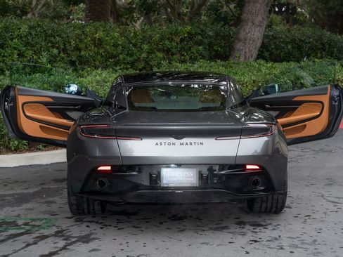 Used 2025 Aston Martin DB12 Coupe image 7