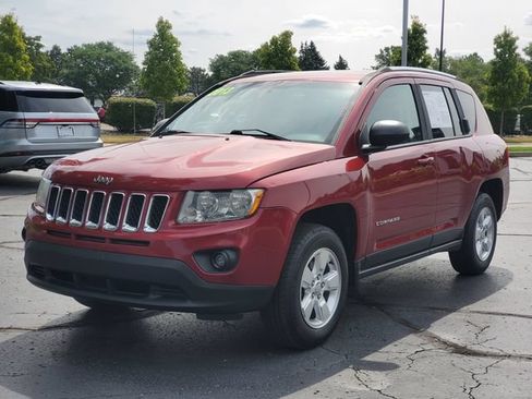 Used 2013 Jeep Compass Latitude FWD image 2