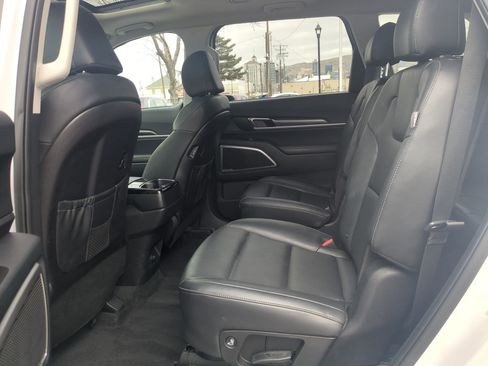 Used 2025 Kia Telluride S image 31